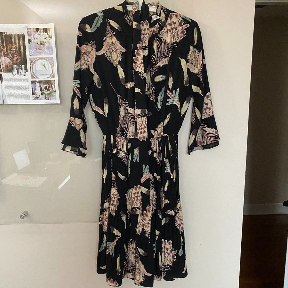 Like-new Pinkyotto Feather Pattern Dress